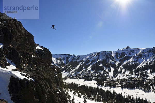 nahe  Berg  Skifahrer  springen  Urlaub  Ski  Kalifornien