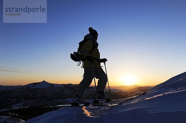 nahe  Skifahrer  sehen  Silhouette  Sonnenaufgang  See  Nevada  Kalifornien