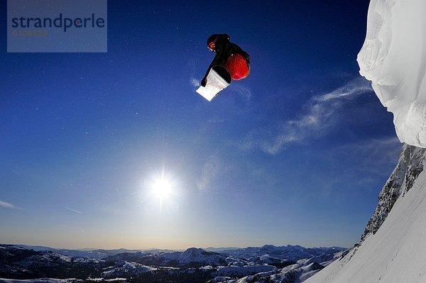 nahe  Berg  Snowboardfahrer  aufwärts  Sonnenaufgang  See  Nevada  Himmel  Kalifornien