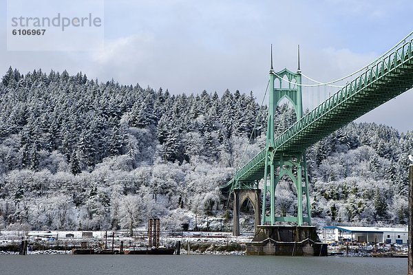 Eine Brücke in Portland Oregon.