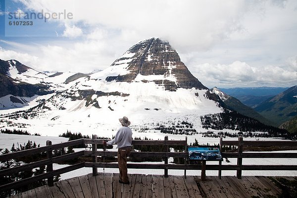 Mann  aufwärts  Hintergrund  Ignoranz  alt  Schnee