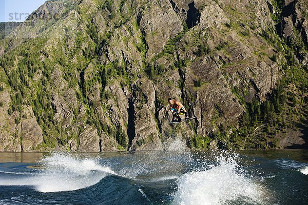 Wakeboarding  Wake boarding  Sonnenuntergang  über  Athlet  See  Idaho  Kielwasser