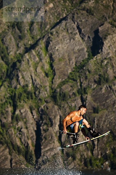 Wakeboarding  Wake boarding  Sonnenuntergang  über  Athlet  See  Idaho  Kielwasser