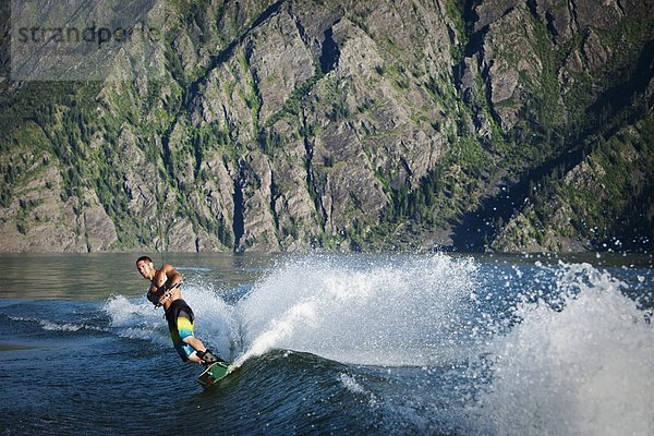 Wakeboarding  Wake boarding  Sonnenuntergang  Athlet  See  schnitzen  Idaho  Kielwasser