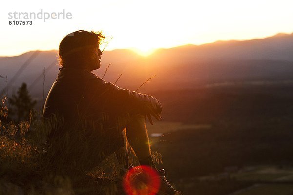 sitzend  Mann  über  Sonnenaufgang  Tal  jung  Idaho