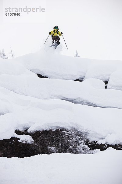 Skifahrer  Tag  Sturm  Steilküste  springen  Colorado