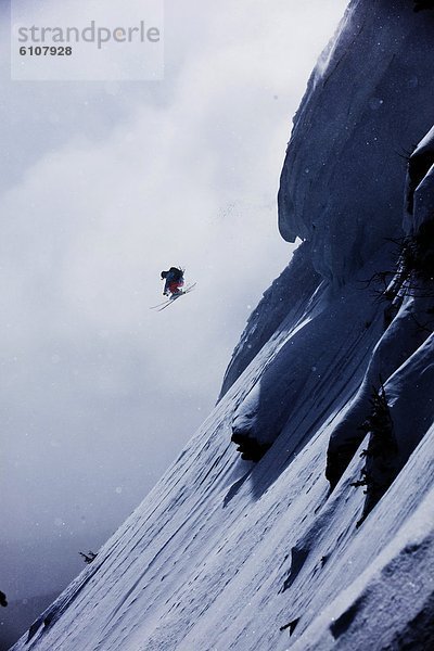 Skifahrer  springen  groß  großes  großer  große  großen  Rand  Colorado