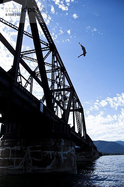 verkehrt herum  Mann  Tag  Athlet  Brücke  groß  großes  großer  große  großen  Sonnenlicht  Idaho