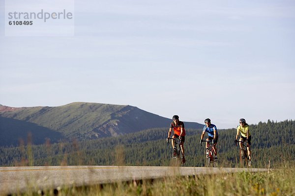 nahe  Berg  fahren  Fahrradfahrer  3  Berggipfel  Gipfel  Spitze  Spitzen  Kopfbedeckung  Colorado  Vail