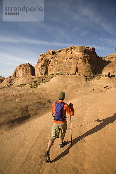 nahe  Mann  Brücke  wandern  jung  Moab  Utah