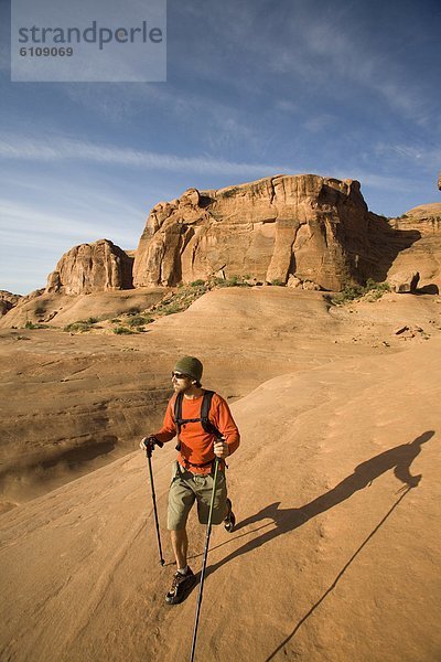 nahe  Mann  Brücke  wandern  jung  Moab  Utah