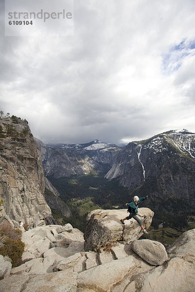 Frau  folgen  wandern  Kalifornien  jung  Yosemite Nationalpark