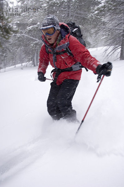 Mann  Skisport  unbewohnte  entlegene Gegend  Colorado