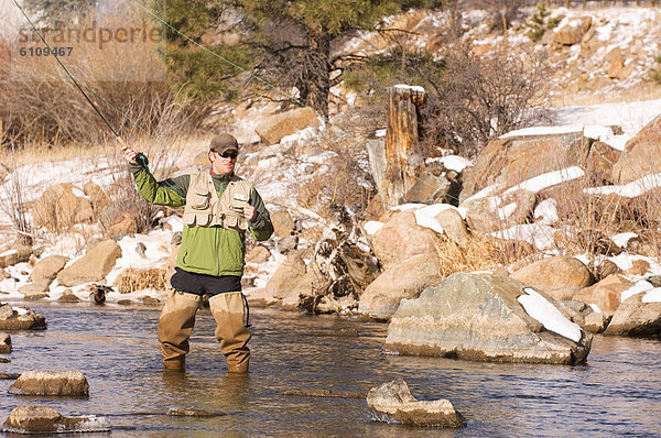 Winter  Mann  angeln  Colorado