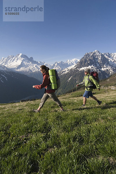 Mensch ,zwei Personen ,Menschen ,französisch ,wandern ,Alpen ,2