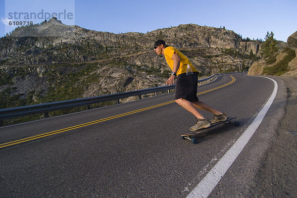Mann  Fernverkehrsstraße  Kalifornien  Skateboarding