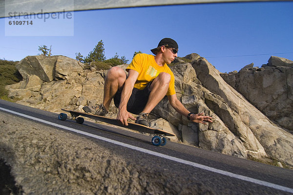 Mann  Fernverkehrsstraße  Kalifornien  Skateboarding