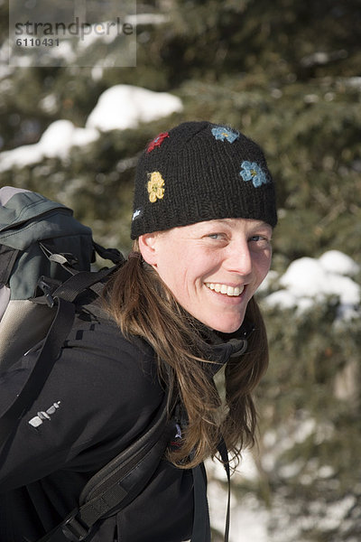 Frau  Skisport  unbewohnte  entlegene Gegend  jung