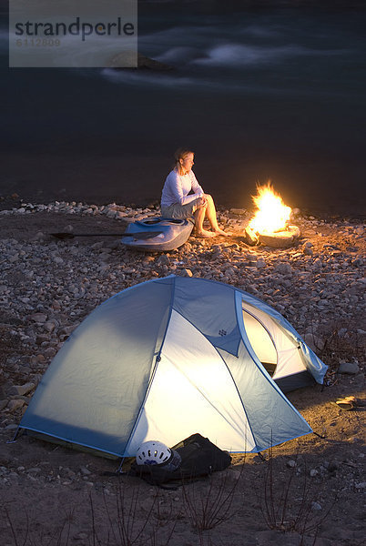 camping  Zelt  Fluss  Feuer
