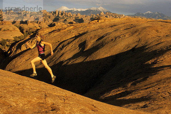 Frau  rennen  rot  Sandstein