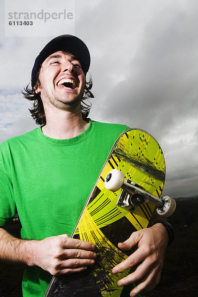 Portrait  lachen  Skateboarder
