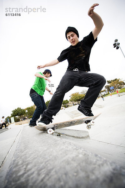 Skateboarder  Kunststück  2  Skateboardanlage