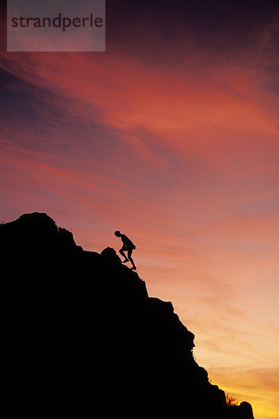 Mann  Sonnenuntergang  klettern