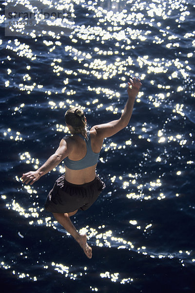 Frau  Berg  See  springen