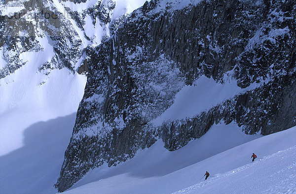 Steilküste  Gesichtspuder  Ski  unterhalb