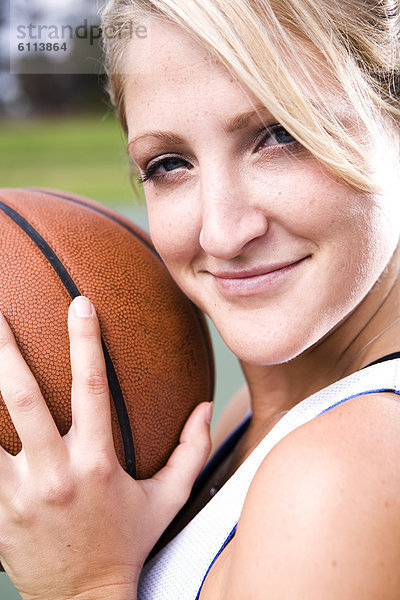 Portrait  Frau  Athlet  Basketball  spielen