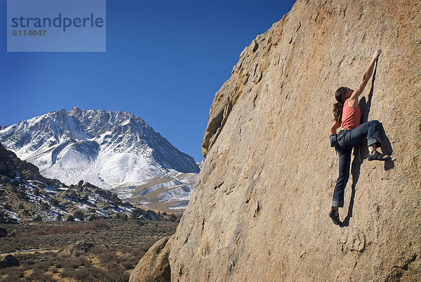 nahe  Felsbrocken  Frau  jung  Kalifornien  klettern