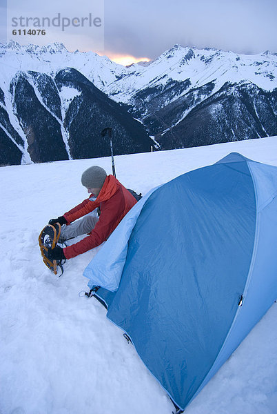 Mann  nehmen  Zelt  Schneeschuh  Colorado  San Juan National Forest