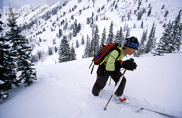 hoch  oben  Berg  Skifahrer  unbewohnte  entlegene Gegend