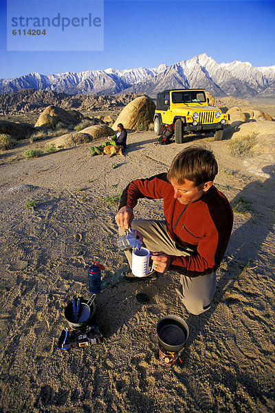 Frau  Berg  Mann  Produktion  Wüste  Hintergrund  camping  Kaffee  Geländewagen  Ofen