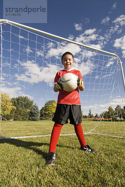 Junge - Person  Start  Spiel  Fußball  schießen  Colorado