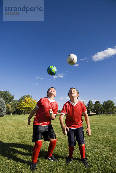 Junge - Person  2  Festung  Fußball  Ball Spielzeug  Colorado