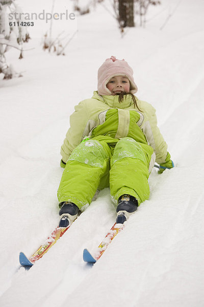 hoch  oben  überqueren  Versuch  Skisport  jung  übergeben  Mädchen  Kreuz  Maine
