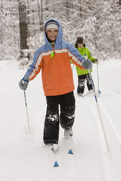 überqueren  Skisport  2  jung  Mädchen  Kreuz  Maine