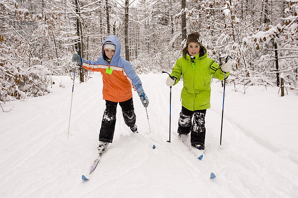 überqueren  Skisport  2  jung  Mädchen  Kreuz  Maine