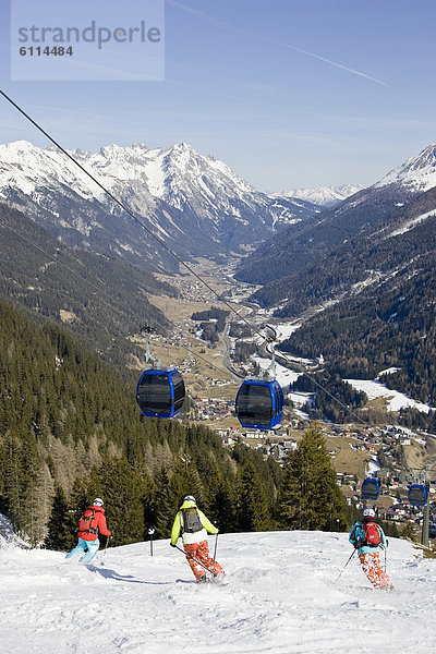 Mann  Dorf  Ski  3  Österreich