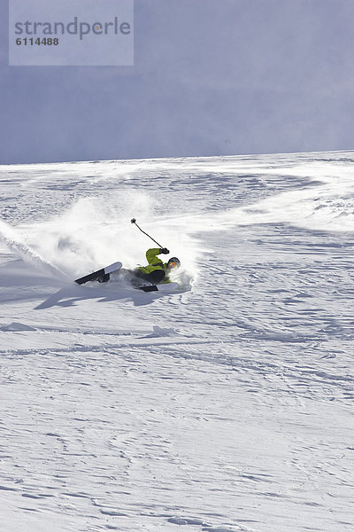 Skisport  Urlaub  Ski  Gesichtspuder  jung  Skipiste  Piste  Österreich