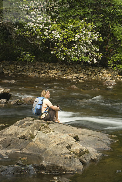 Felsbrocken  Frau  ruhen  Fluss  North Carolina