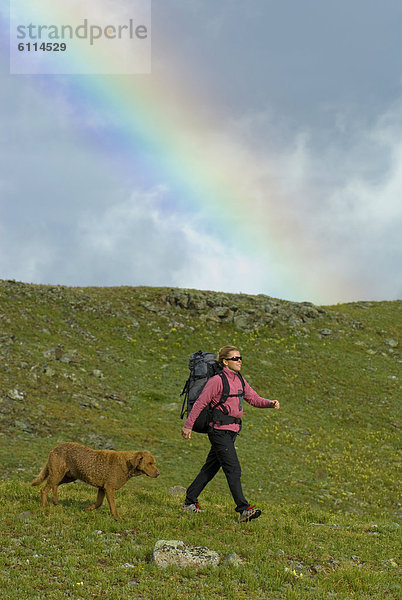 nahe  Frau  Hund  wandern  Colorado  Regenbogen  San Juan National Forest