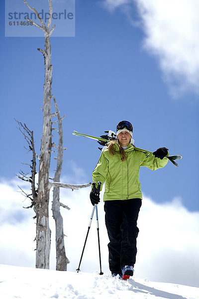 Frau  Stiefel  verpacken  wandern  Skisport  unbewohnte  entlegene Gegend