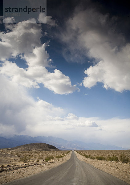 entfernt Nationalpark Fernverkehrsstraße gerade Death Valley Nationalpark Kalifornien