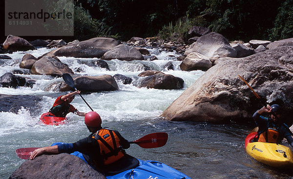 Fröhlichkeit  strecken  Kajakfahrer  Wildwasser  3  Ecuador  Trasse
