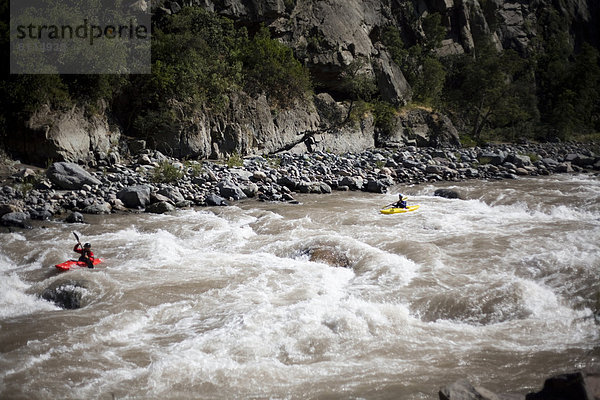 Fluss  Paddel  Kajakfahrer  Wildwasser  2