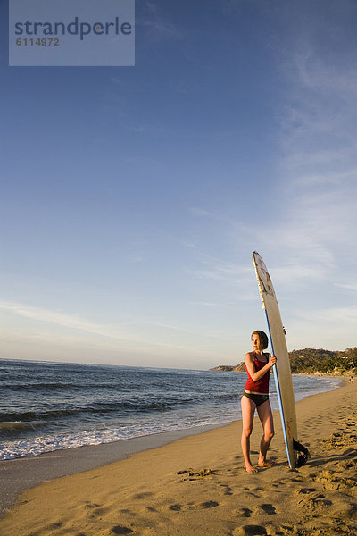Frau  Strand  Surfboard  Mexiko  jung