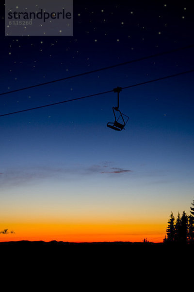 Sonnenuntergang  heben  frontal  blau  Ski