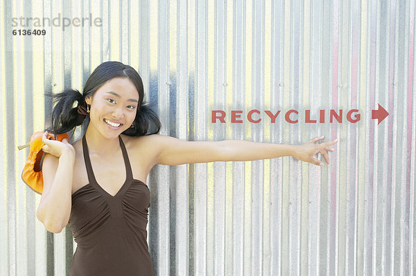 Portrait  Frau  zeigen  Recycling  Zeichen  Signal